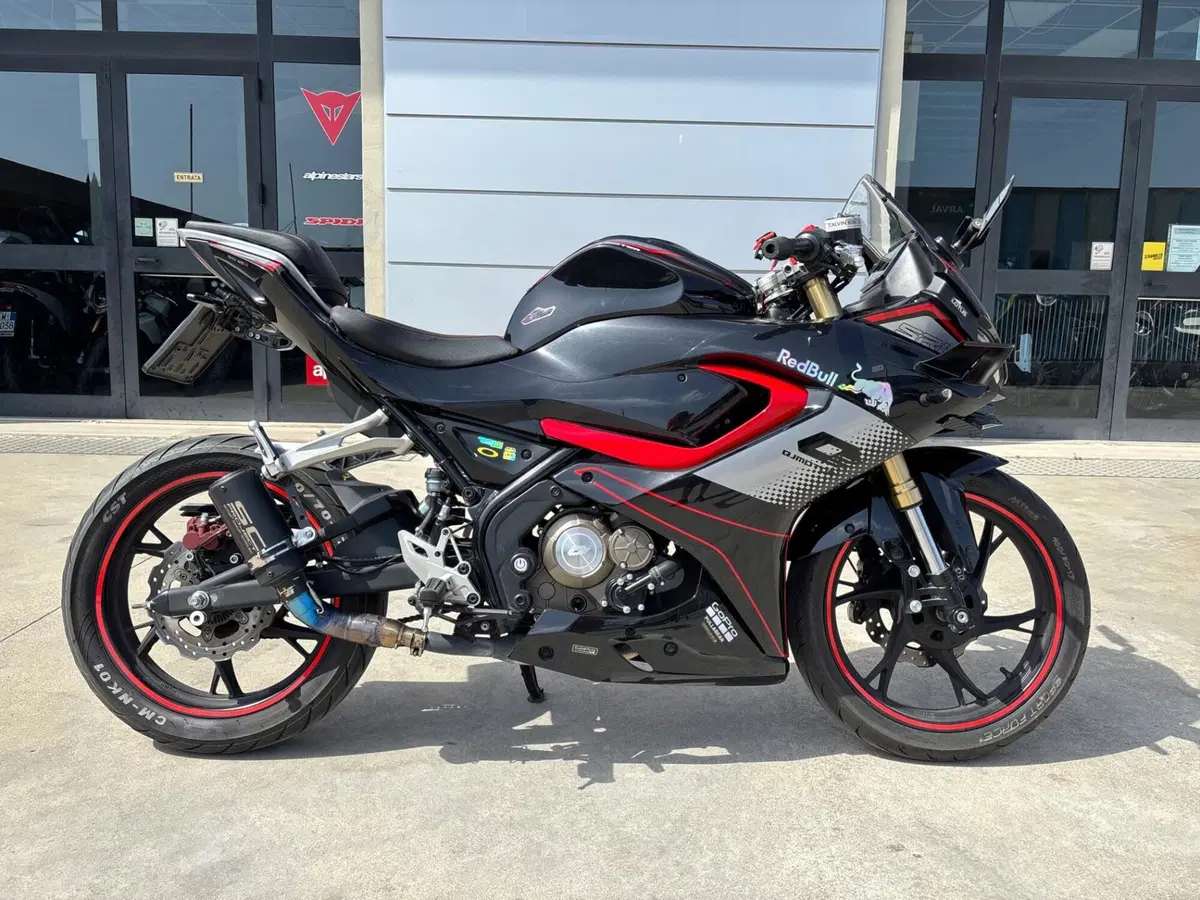 QJ Motor SRK 125 R (2024)