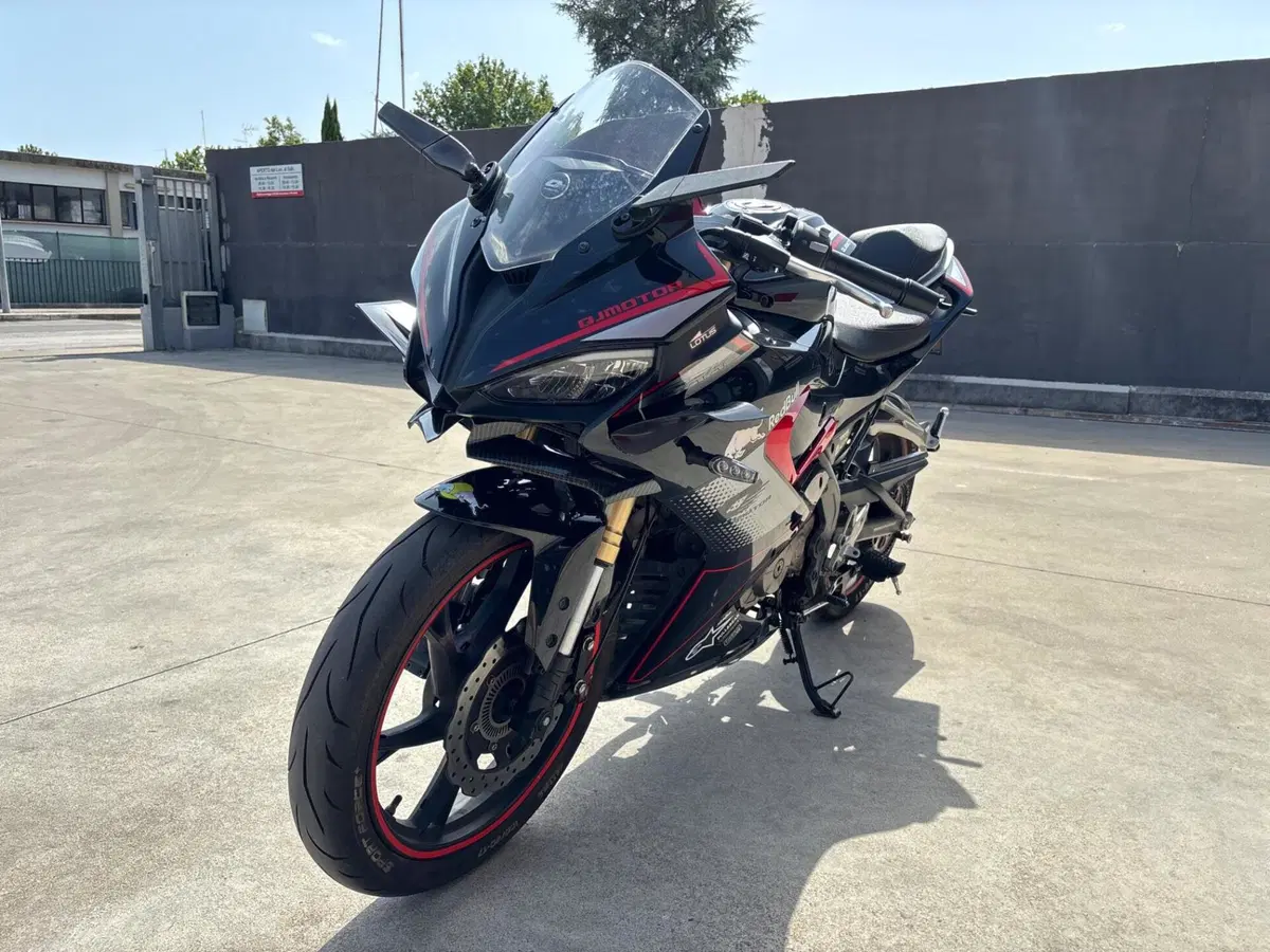 QJ Motor SRK 125 R (2024) (3)