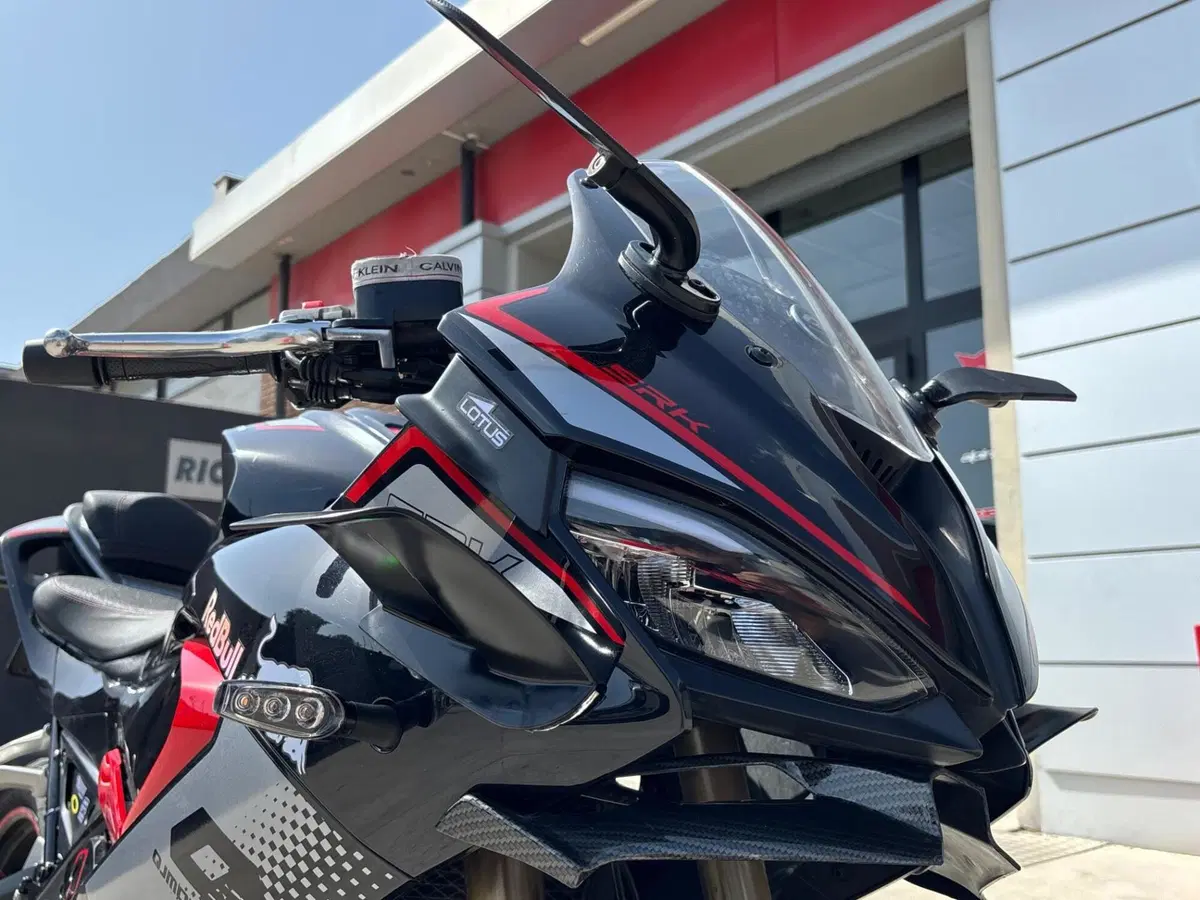 QJ Motor SRK 125 R (2024) (11)