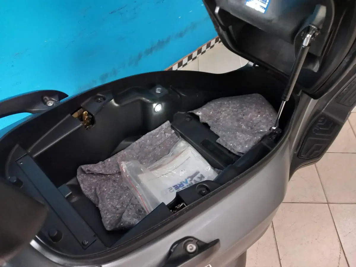 Kymco X-Town 300i ABS (2016 - 20) (14)