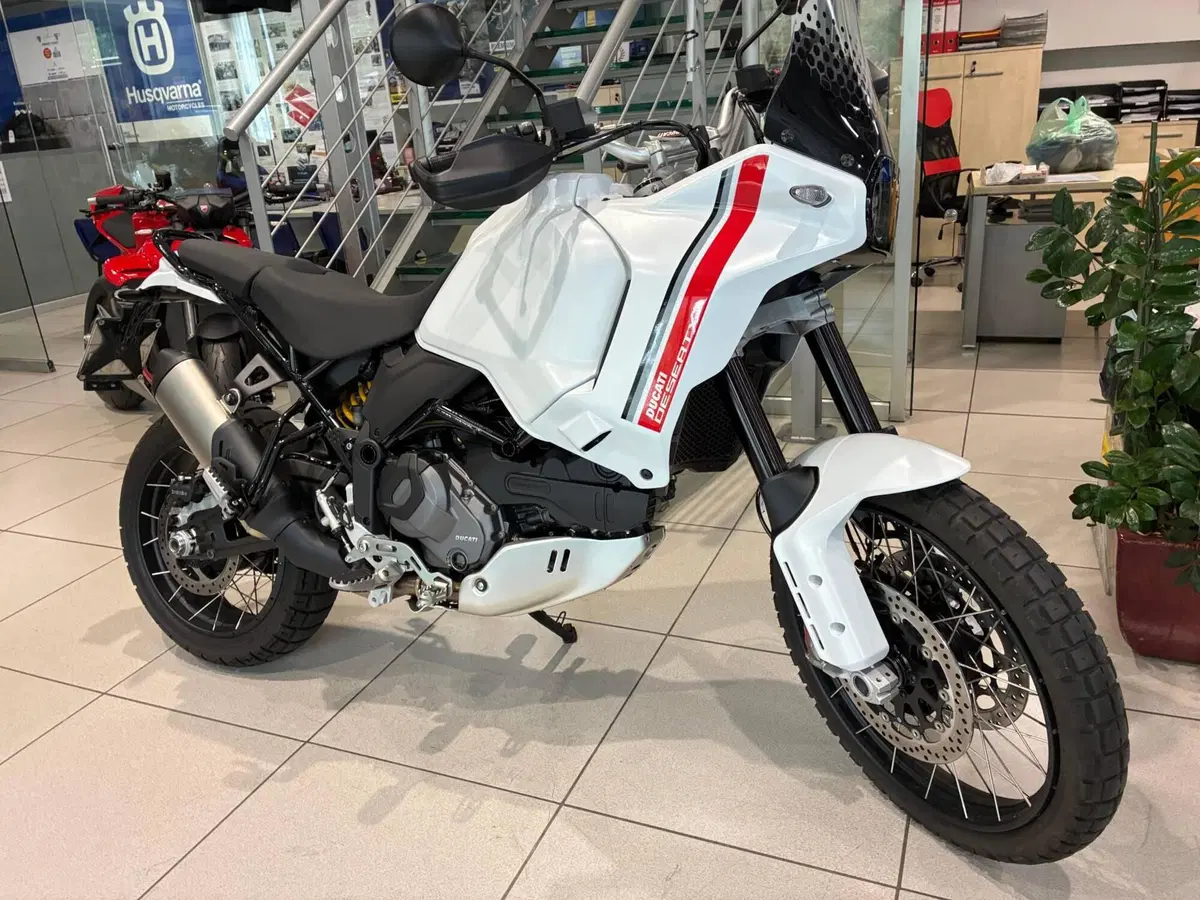 Ducati DesertX (2022 - 25) (2)