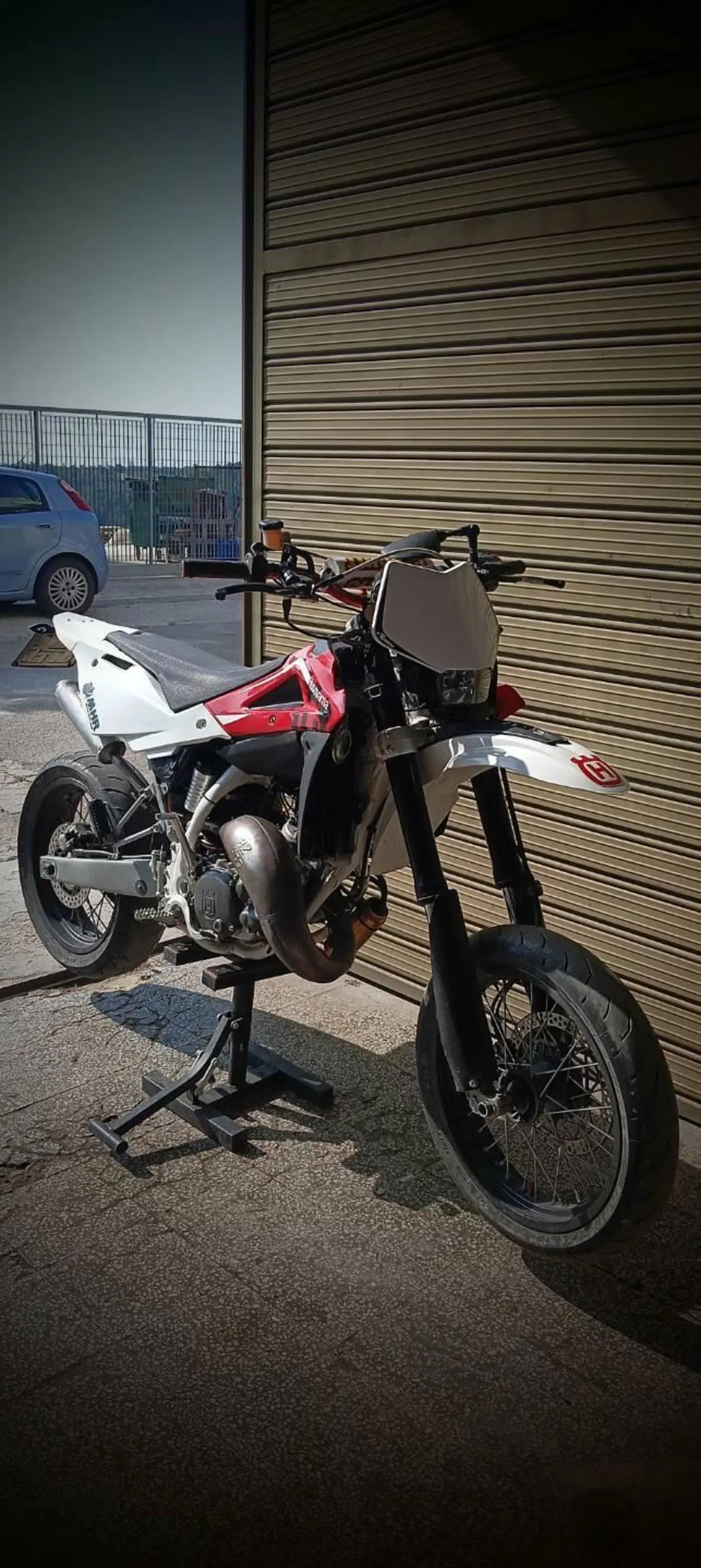 Husqvarna SM 125 (2010 - 12) (3)