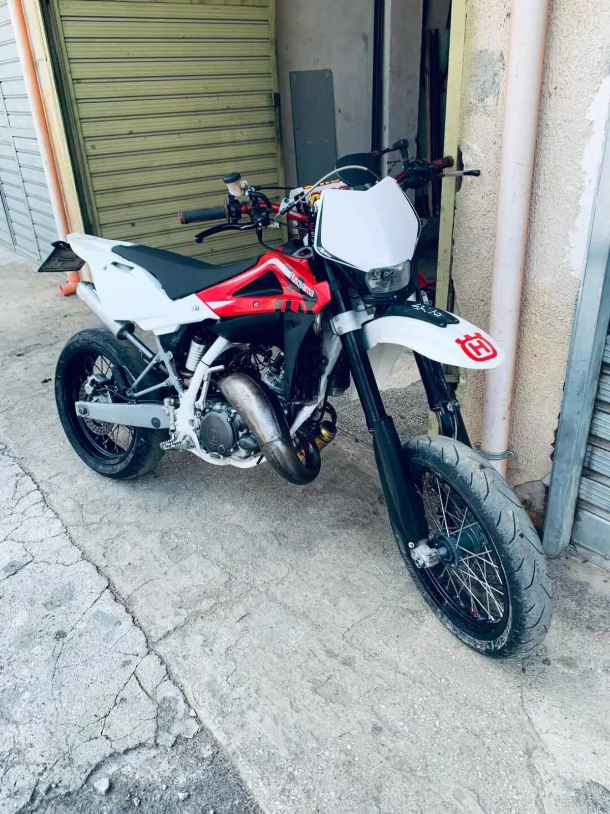 Husqvarna SM 125 (2010 - 12) (4)