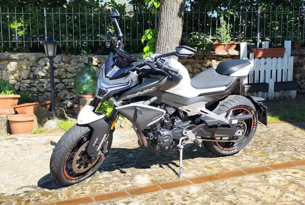 CFMOTO 800NK Advanced (2023 - 26)