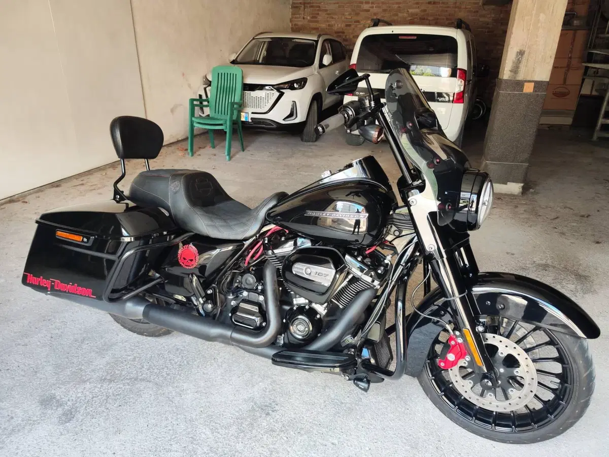 Harley-Davidson 107 Road Glide Special (2017 - 18) - FLTRXS (2)
