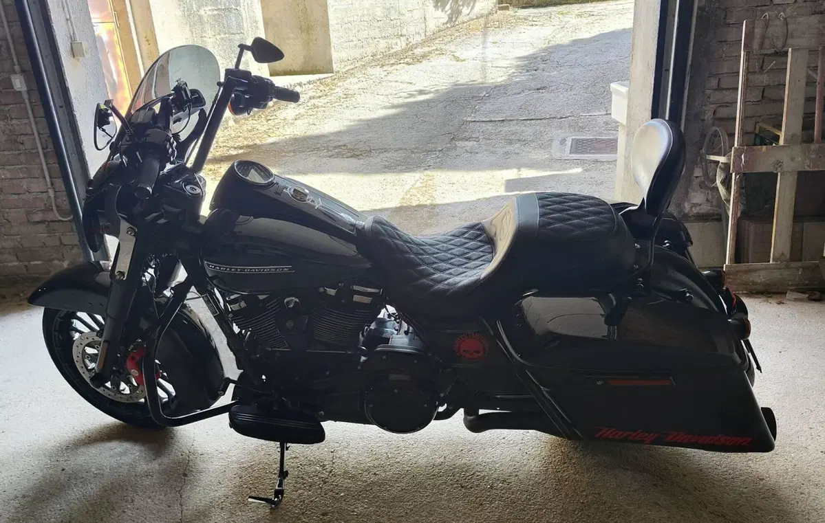 Harley-Davidson 107 Road Glide Special (2017 - 18) - FLTRXS (9)