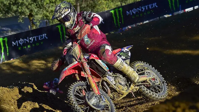 MXGP 2026 rd.13 QUALIFYING RACE. Loket. Herlings &egrave; una &ldquo;bestia&rdquo;! (e Langenfelder dietro)