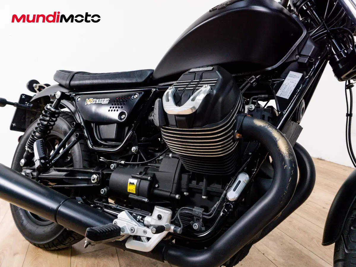 Moto Guzzi V9 Bobber (2016 - 18) (5)