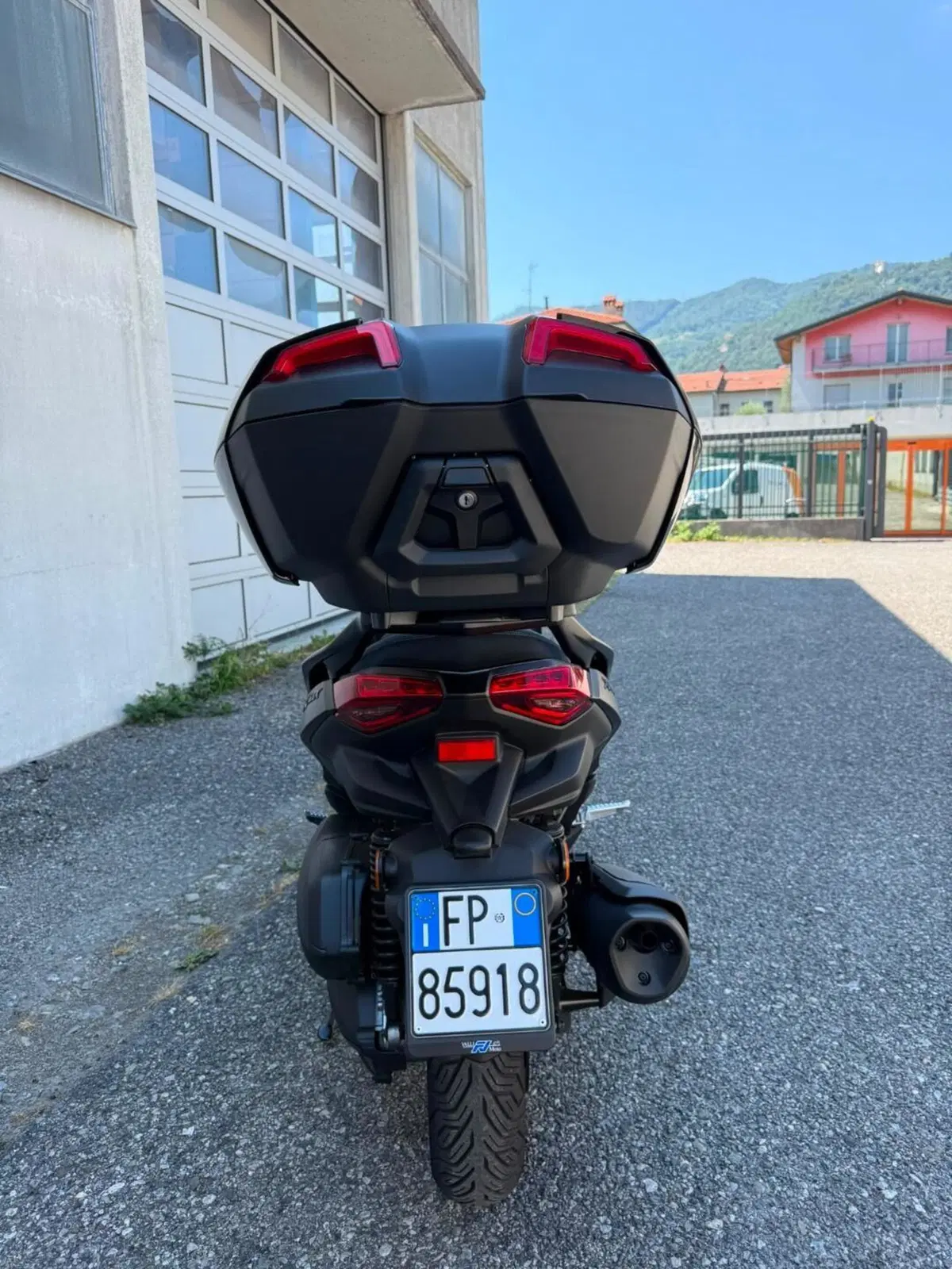 Yamaha X-Max 300 Tech Max (2025 - 26) (3)