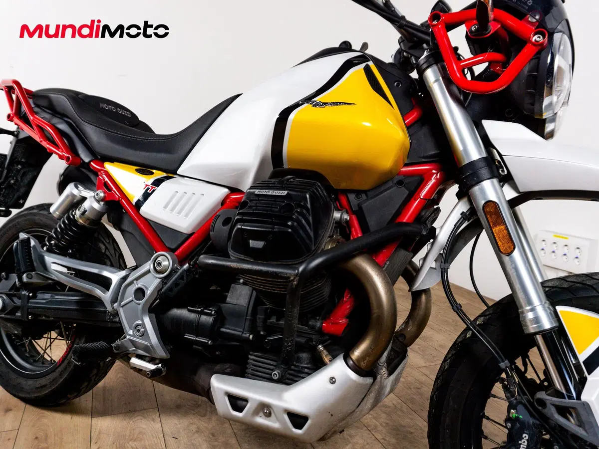 Moto Guzzi V85 TT Evocative Graphics (2019 - 20) (5)