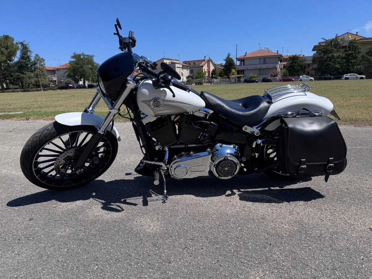 Harley-Davidson 1690 Breakout (2013 - 17) - FXSB