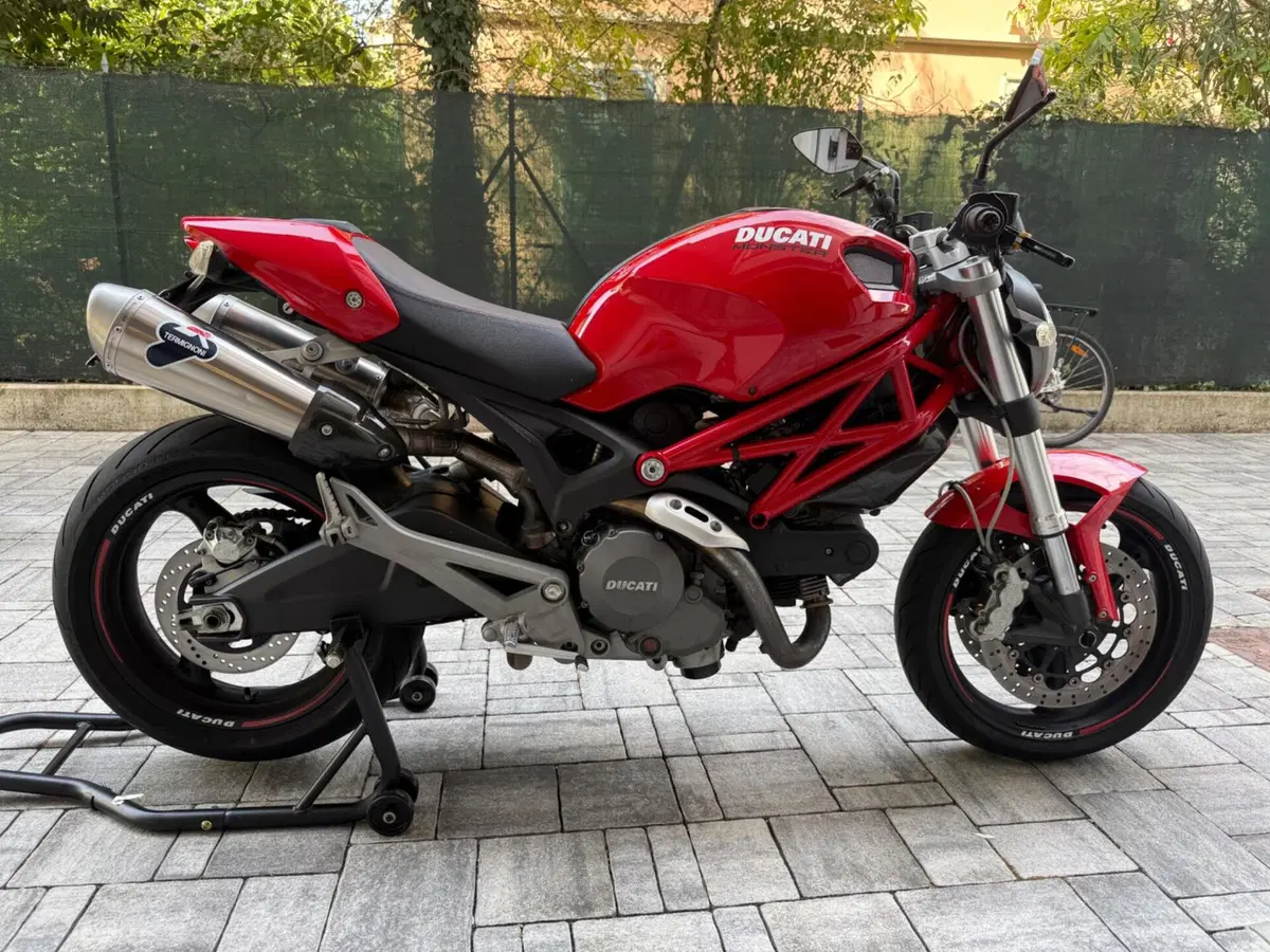 Ducati Monster 696 (2008 - 13) (2)