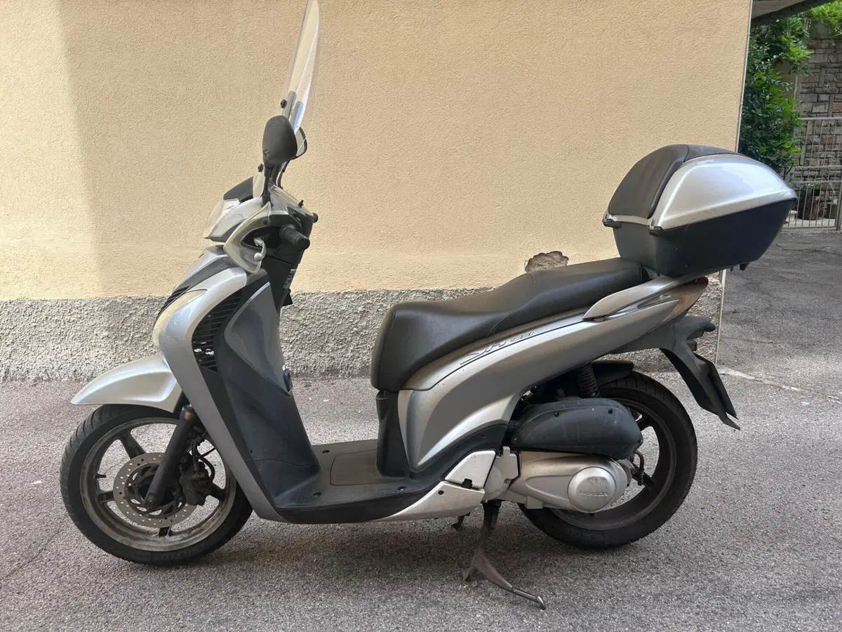 Honda SH 125 i (2009 - 12) (4)