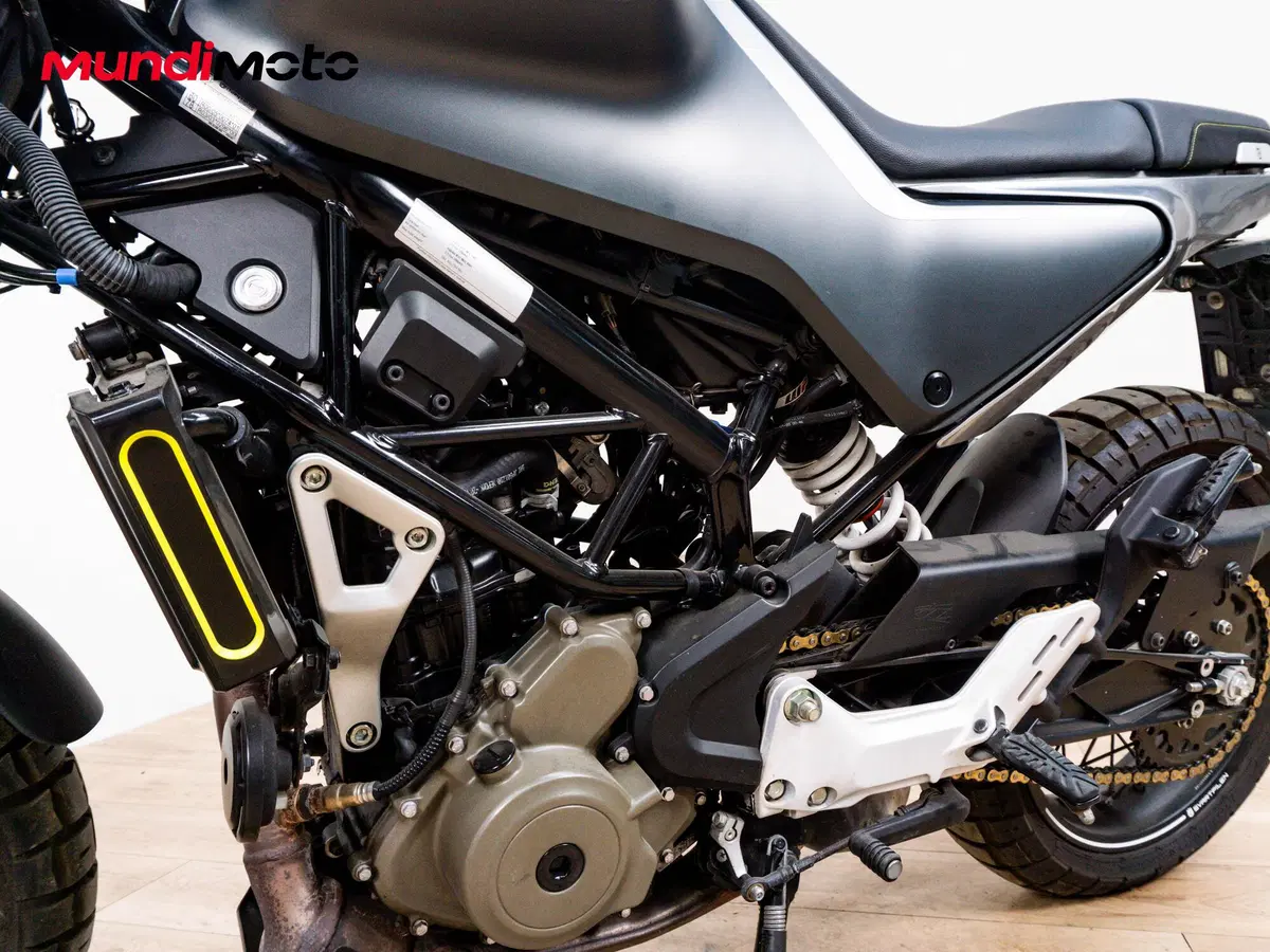 Husqvarna Svartpilen 401 (2020) (9)