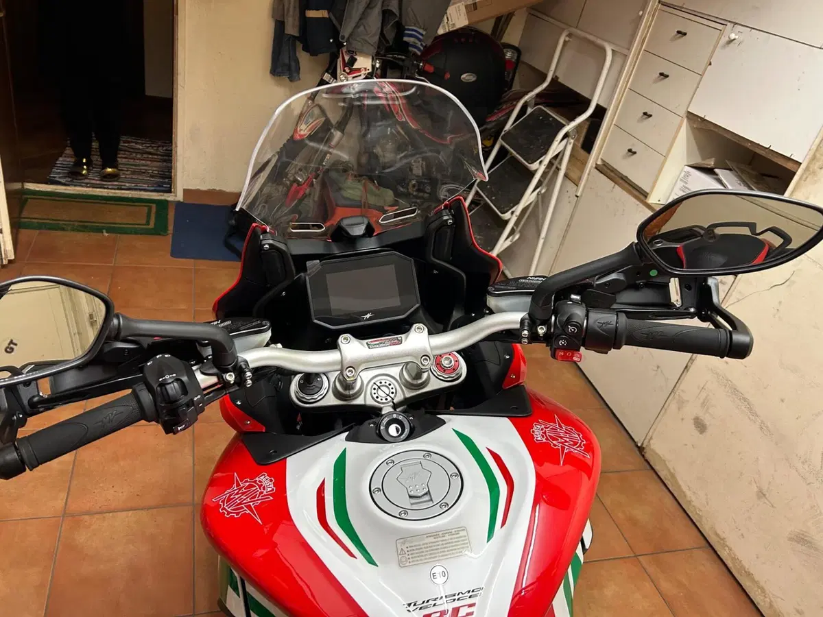 MV Agusta Turismo Veloce 800 RC SCS (2022 - 26) (2)