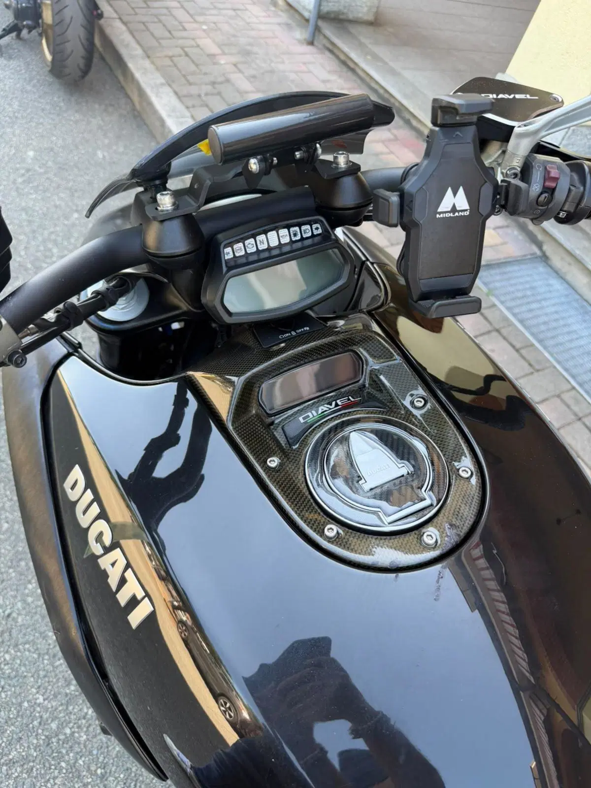 Ducati Diavel 1200 Carbon (2010 - 13) (10)