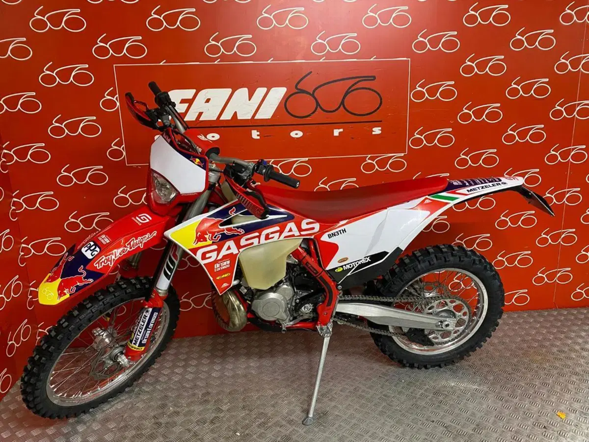 GASGAS EC 300 (2022) (2)