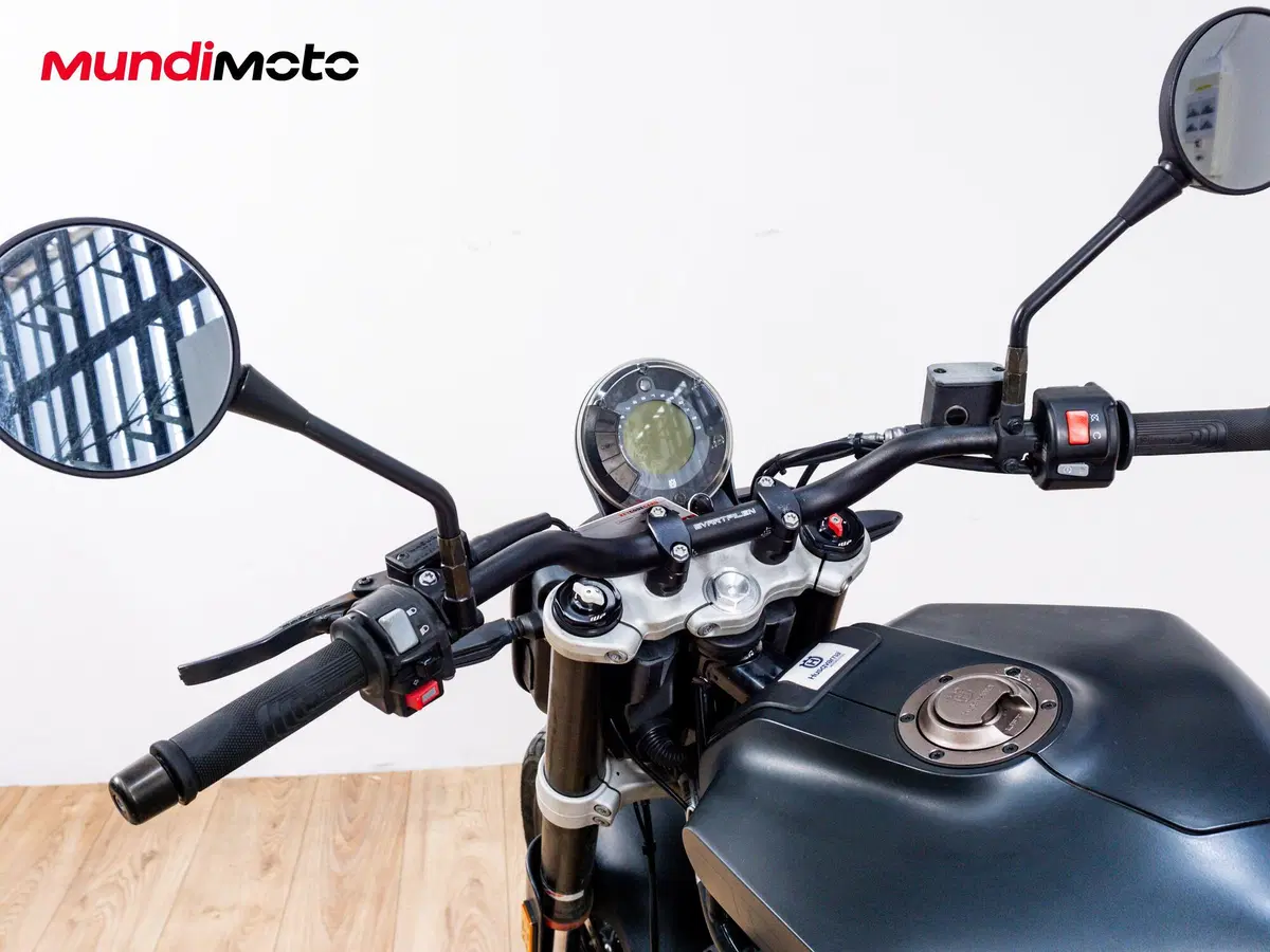 Husqvarna Svartpilen 701 (2019) (11)