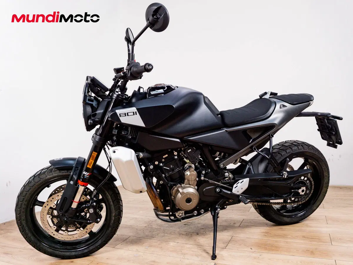 Husqvarna Svartpilen 801 (2024 - 26) (8)
