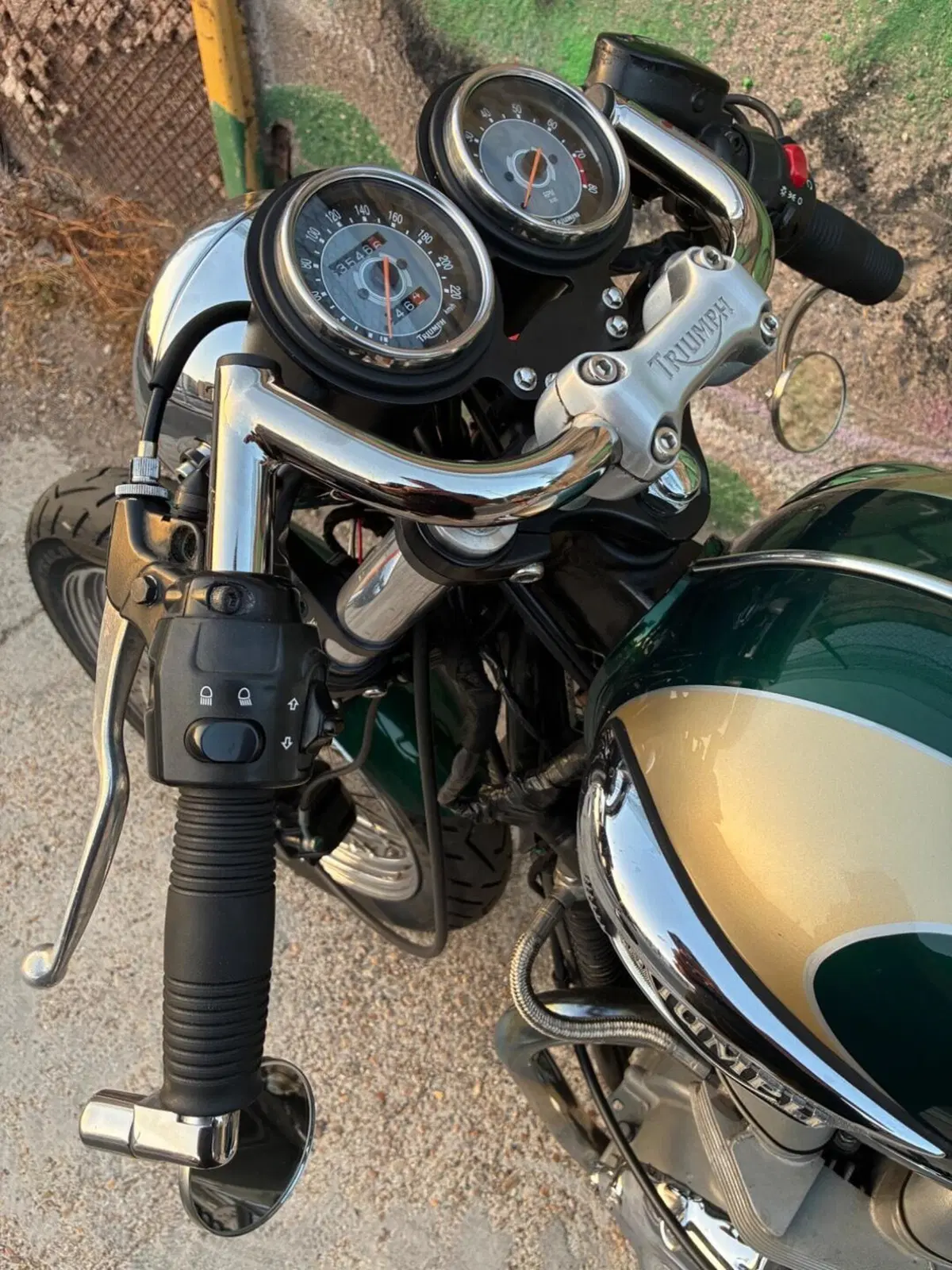 Triumph Bonneville T100 (9)