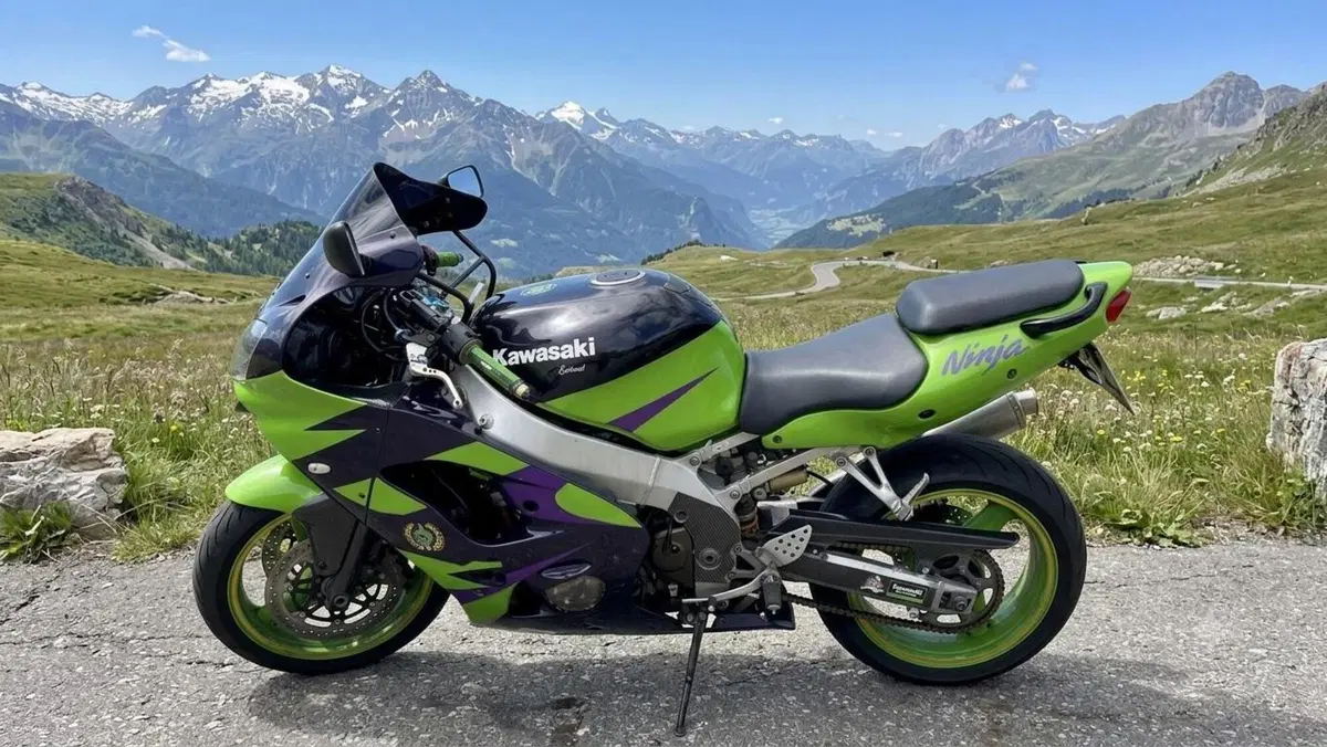 Kawasaki Ninja 900 ZX-9R (1998 - 01) (2)