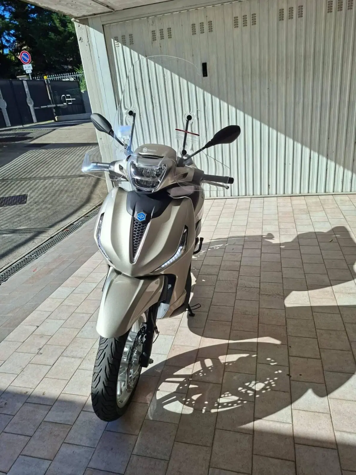 Piaggio Beverly 300 ABS-ASR (2021 - 25) (3)