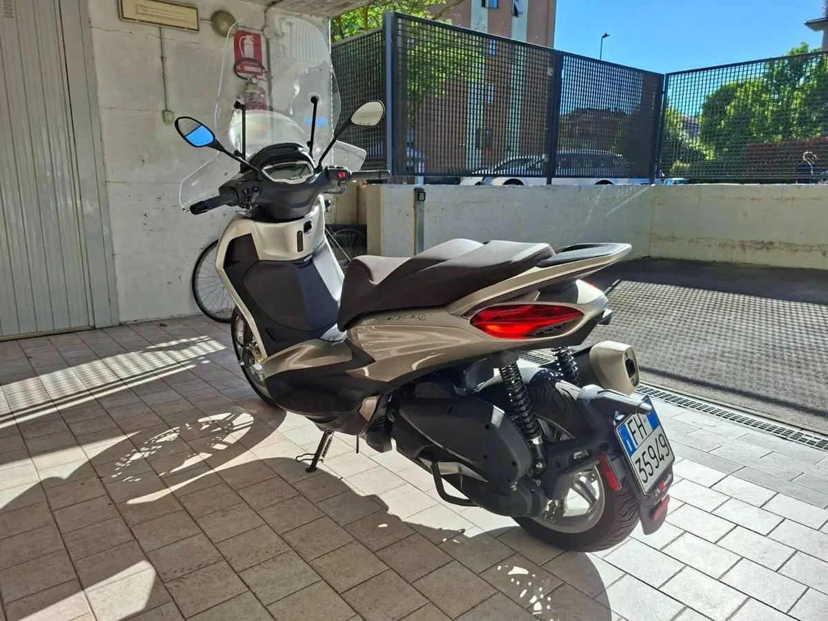 Piaggio Beverly 300 ABS-ASR (2021 - 25) (4)