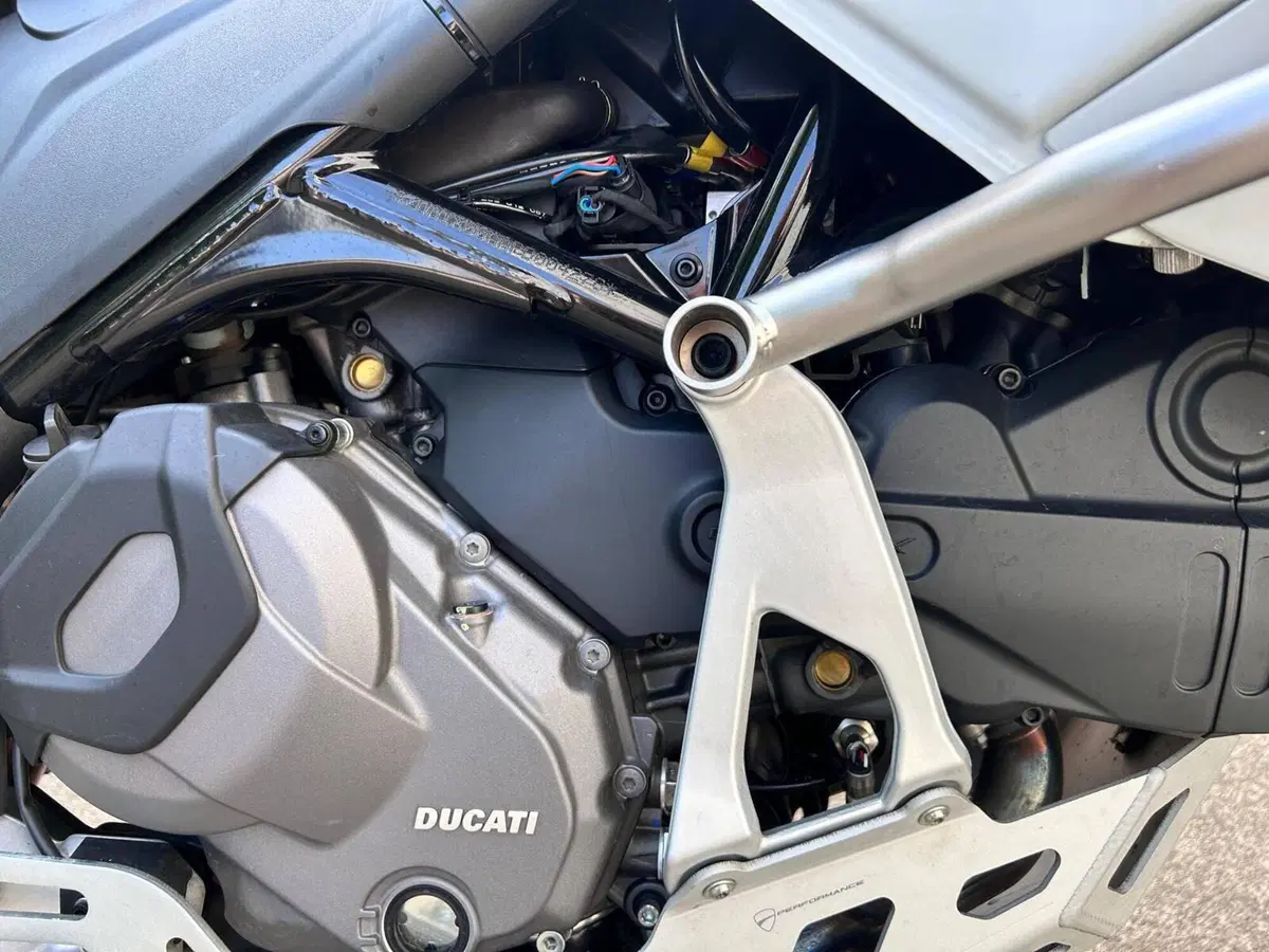 Ducati DesertX (2022 - 25) (2)
