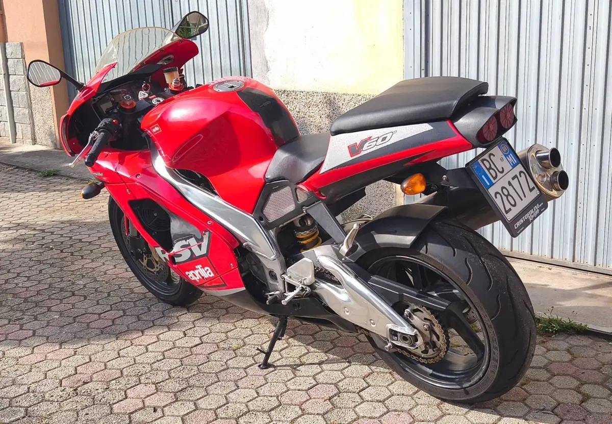 Aprilia RSV 1000 (2000 - 01) (2)