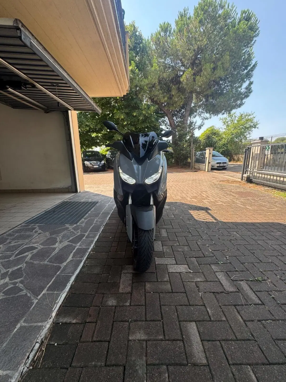 Yamaha X-Max 400 Tech Max (2020) (2)