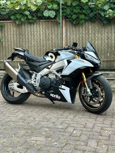 Aprilia Tuono V4 Factory (2021 - 24) usata