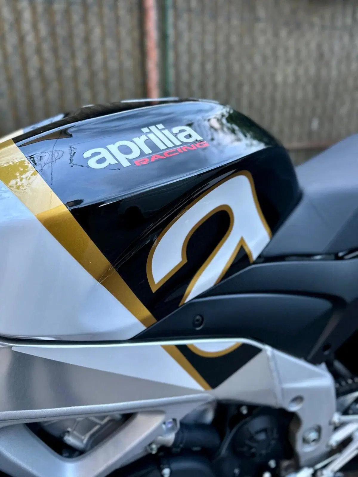Aprilia Tuono V4 Factory (2021 - 24) (2)