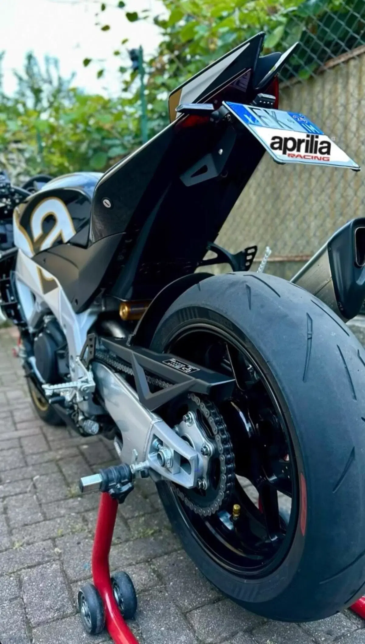 Aprilia Tuono V4 Factory (2021 - 24) (3)
