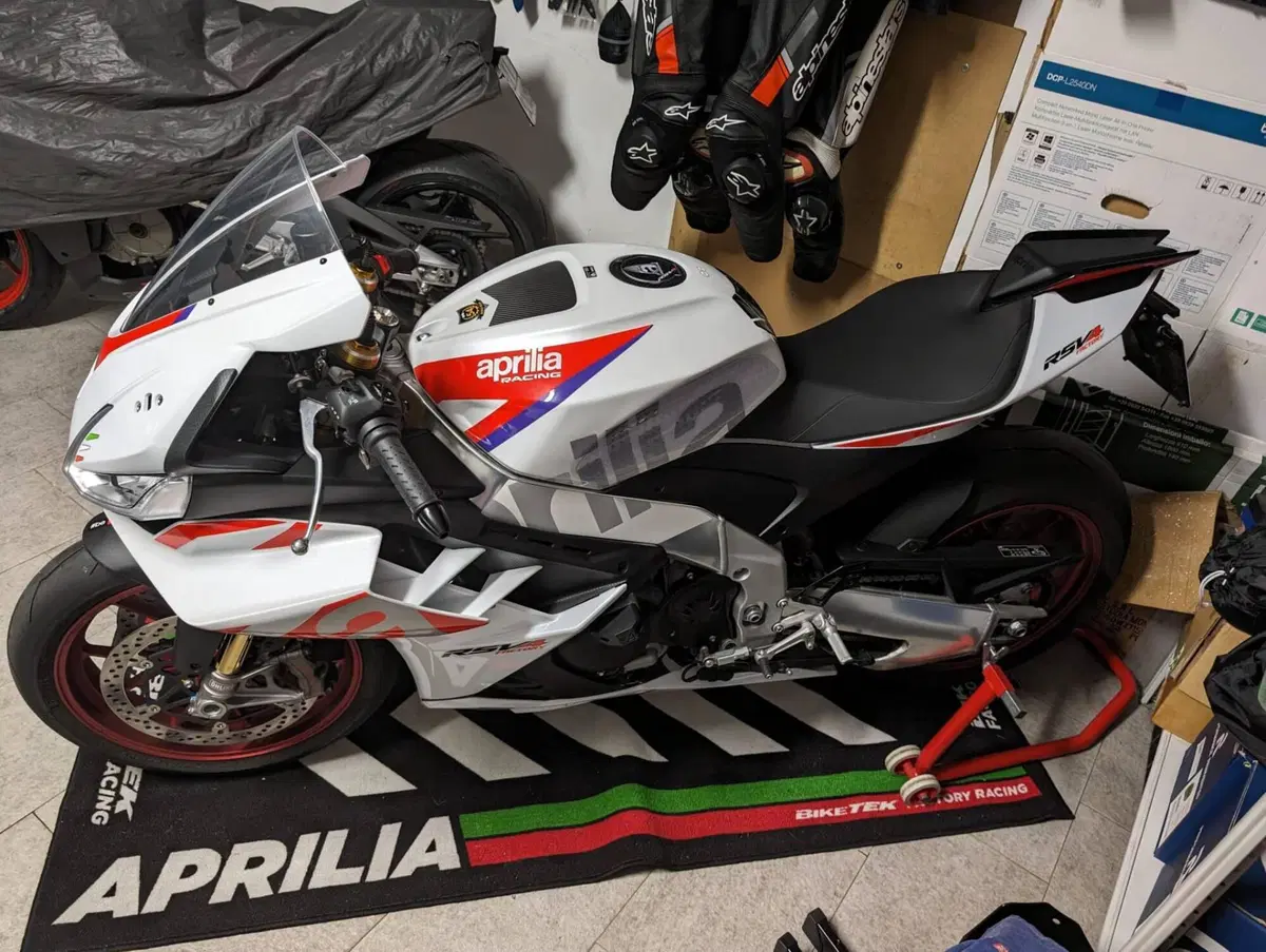 Aprilia RSV4 1100 Factory Speed White (2023 - 24) (4)