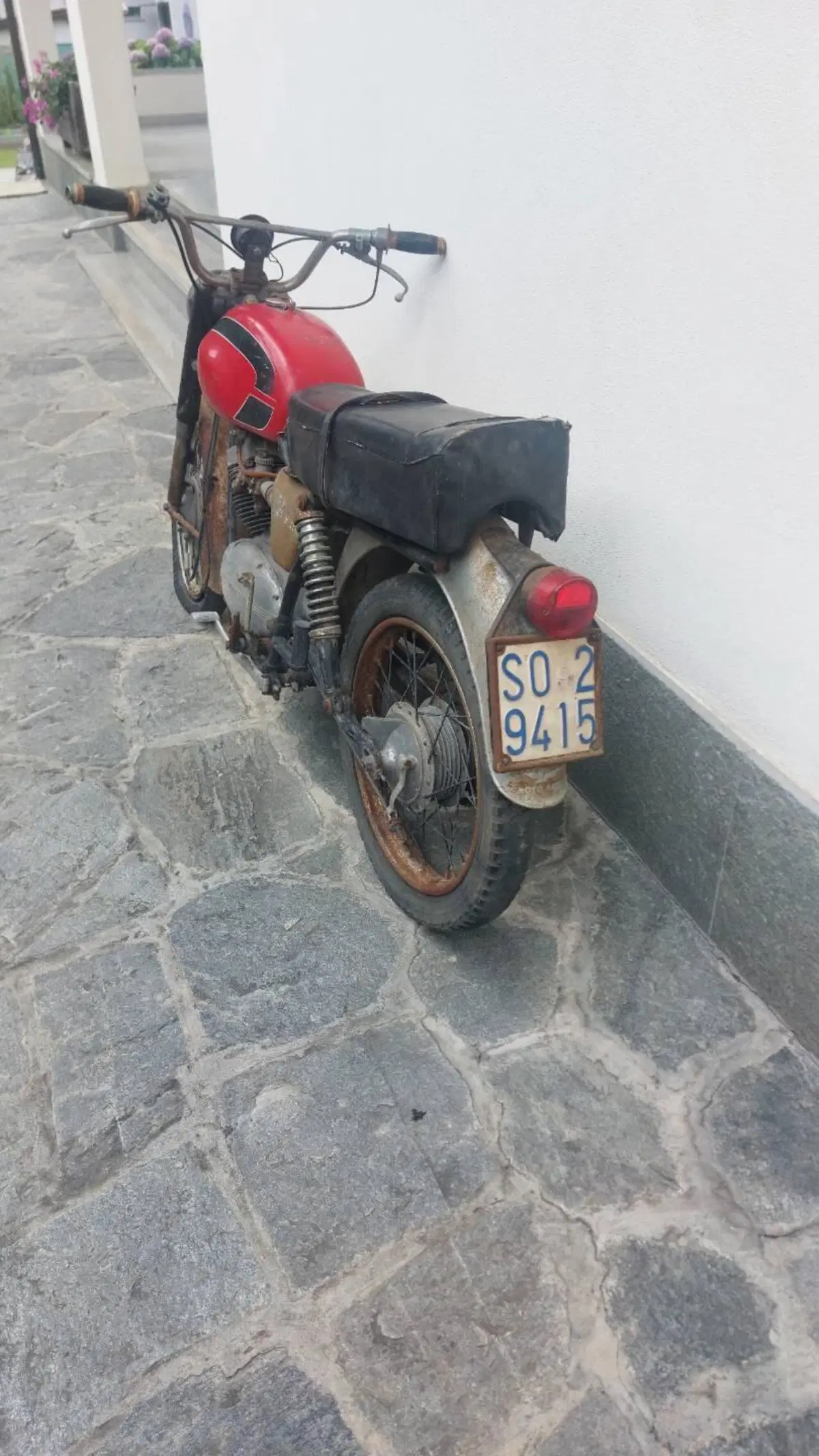 Moto Guzzi STORNELLO SCRAMBLER 125 (2)