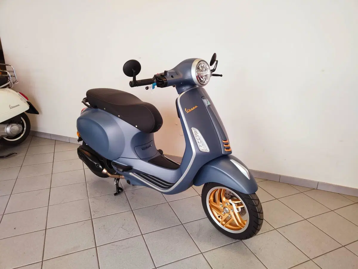 Vespa Primavera 125 Officina 8 (2026)
