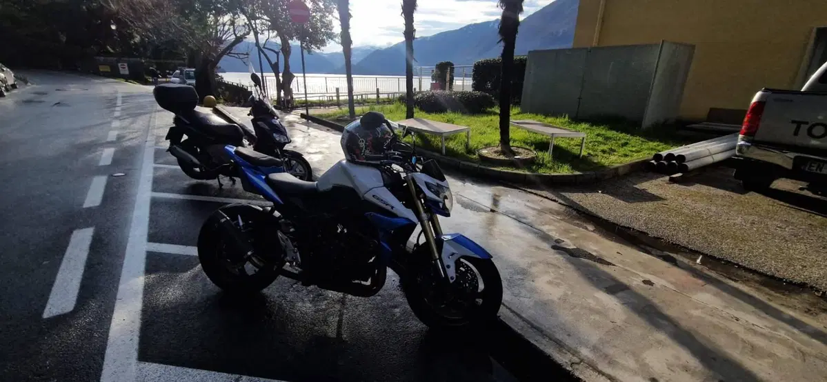 Suzuki GSR 750 (2010 - 15) (3)
