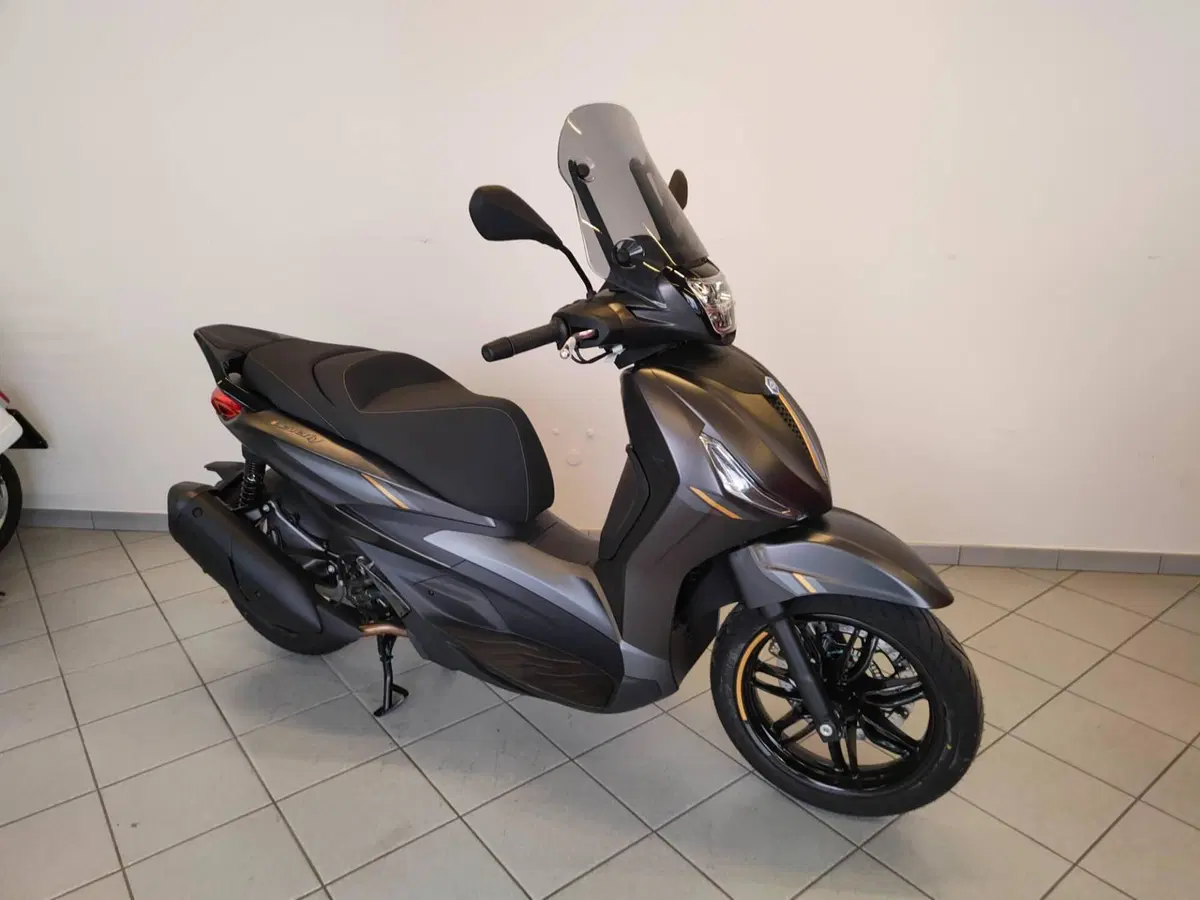 Piaggio Beverly 310 25th Anniversary (2026) (2)