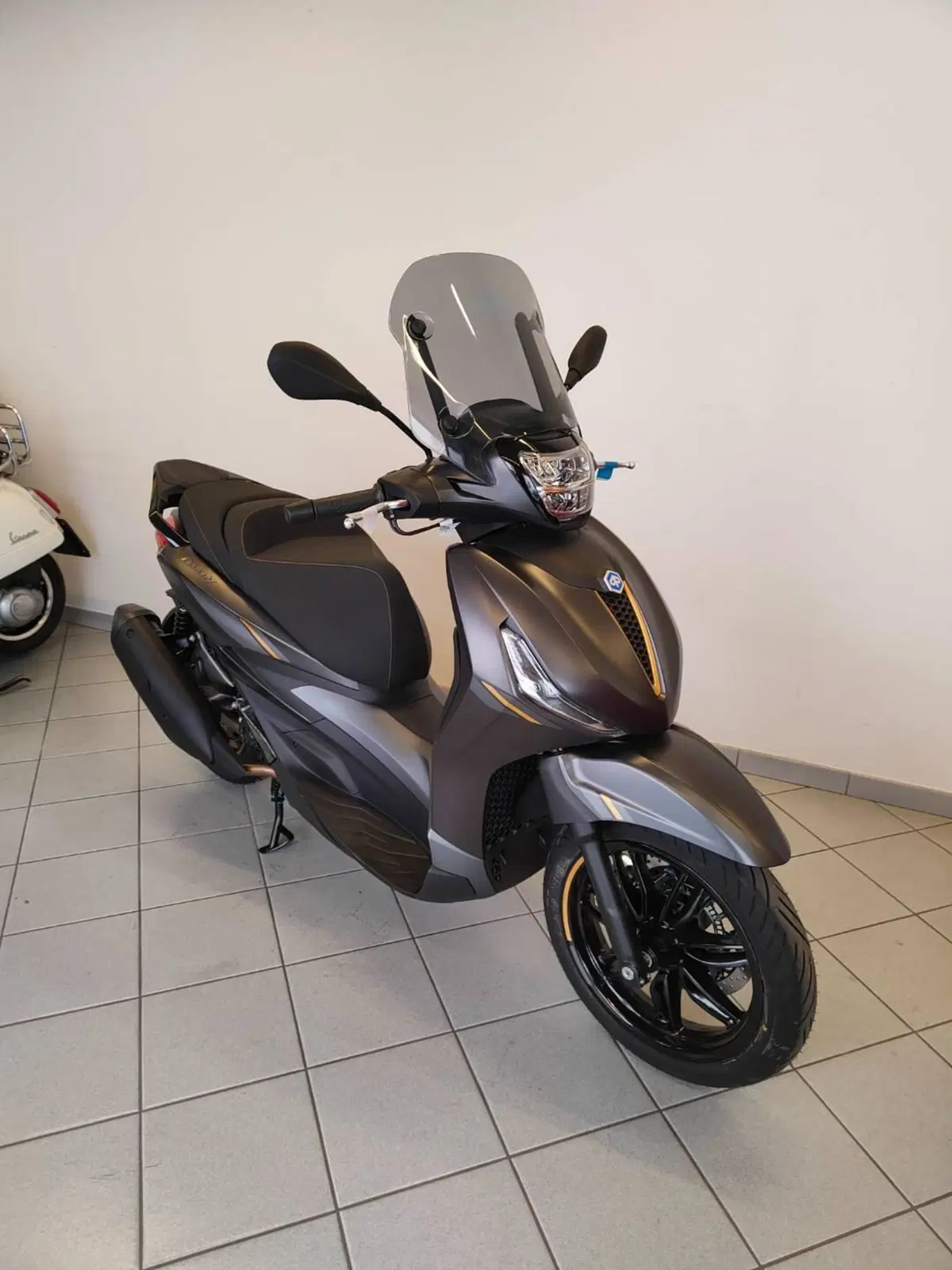 Piaggio Beverly 310 25th Anniversary (2026) (3)