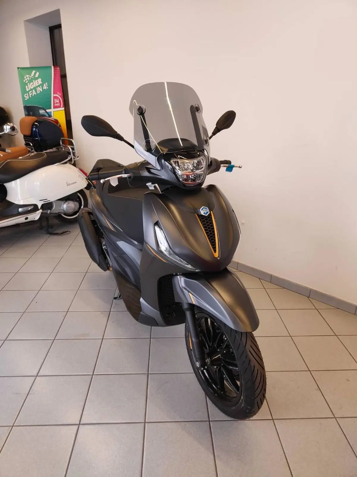 Piaggio Beverly 310 25th Anniversary (2026) (4)