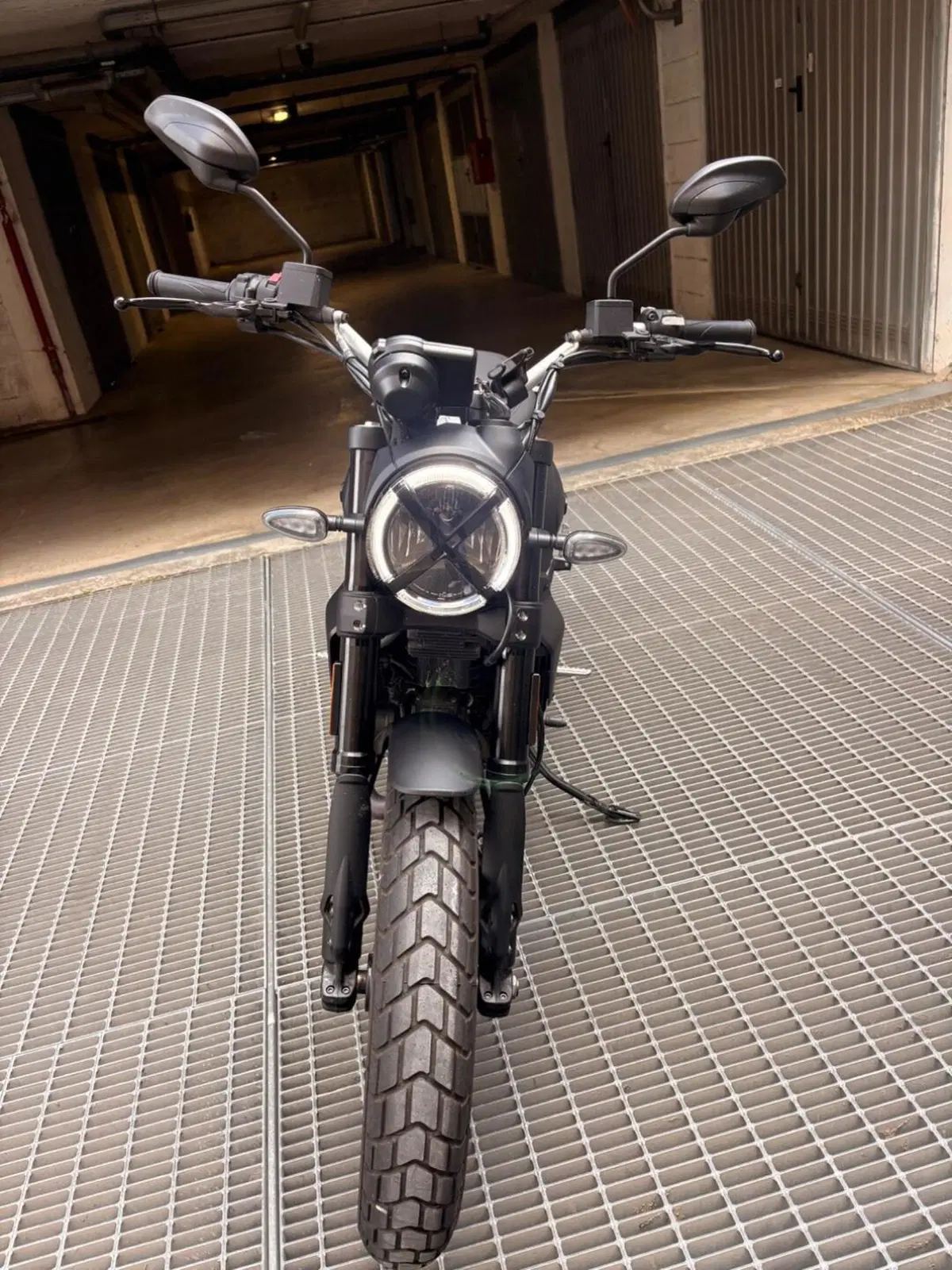 Ducati Scrambler 800 Icon Dark (2025 - 26) (4)
