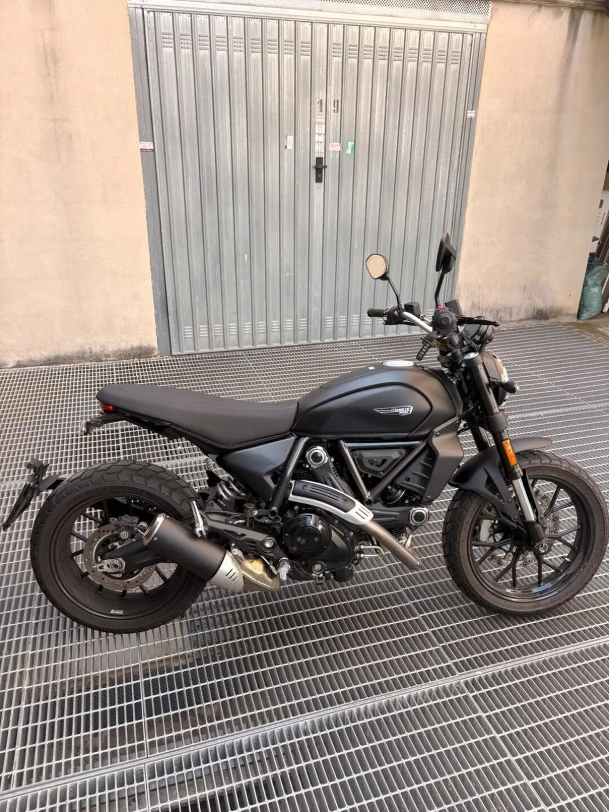 Ducati Scrambler 800 Icon Dark (2025 - 26) (5)