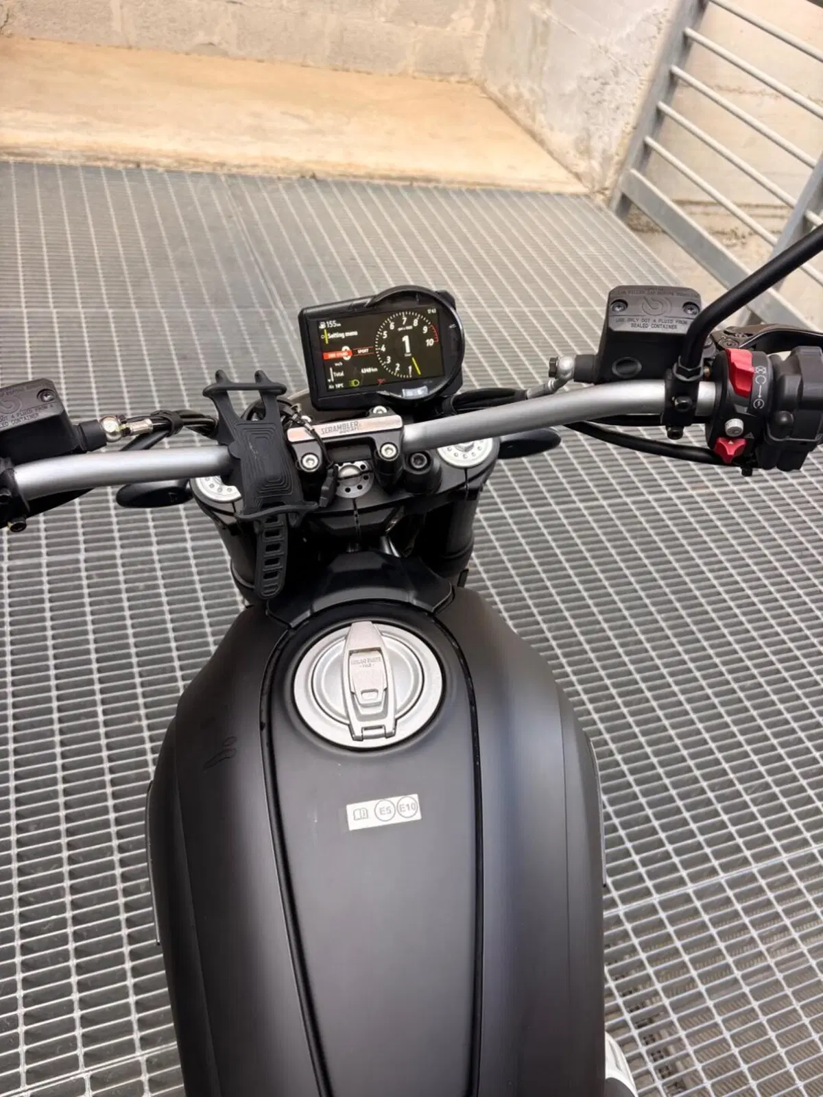 Ducati Scrambler 800 Icon Dark (2025 - 26) (6)