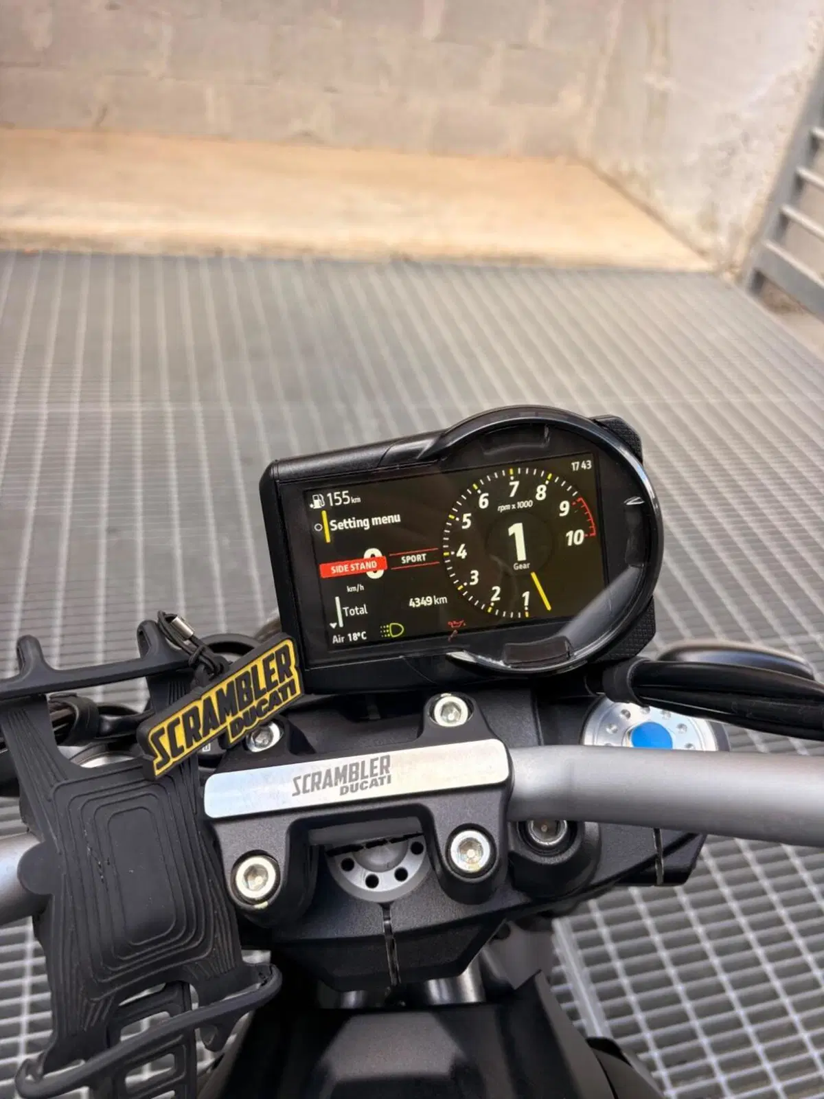 Ducati Scrambler 800 Icon Dark (2025 - 26) (7)