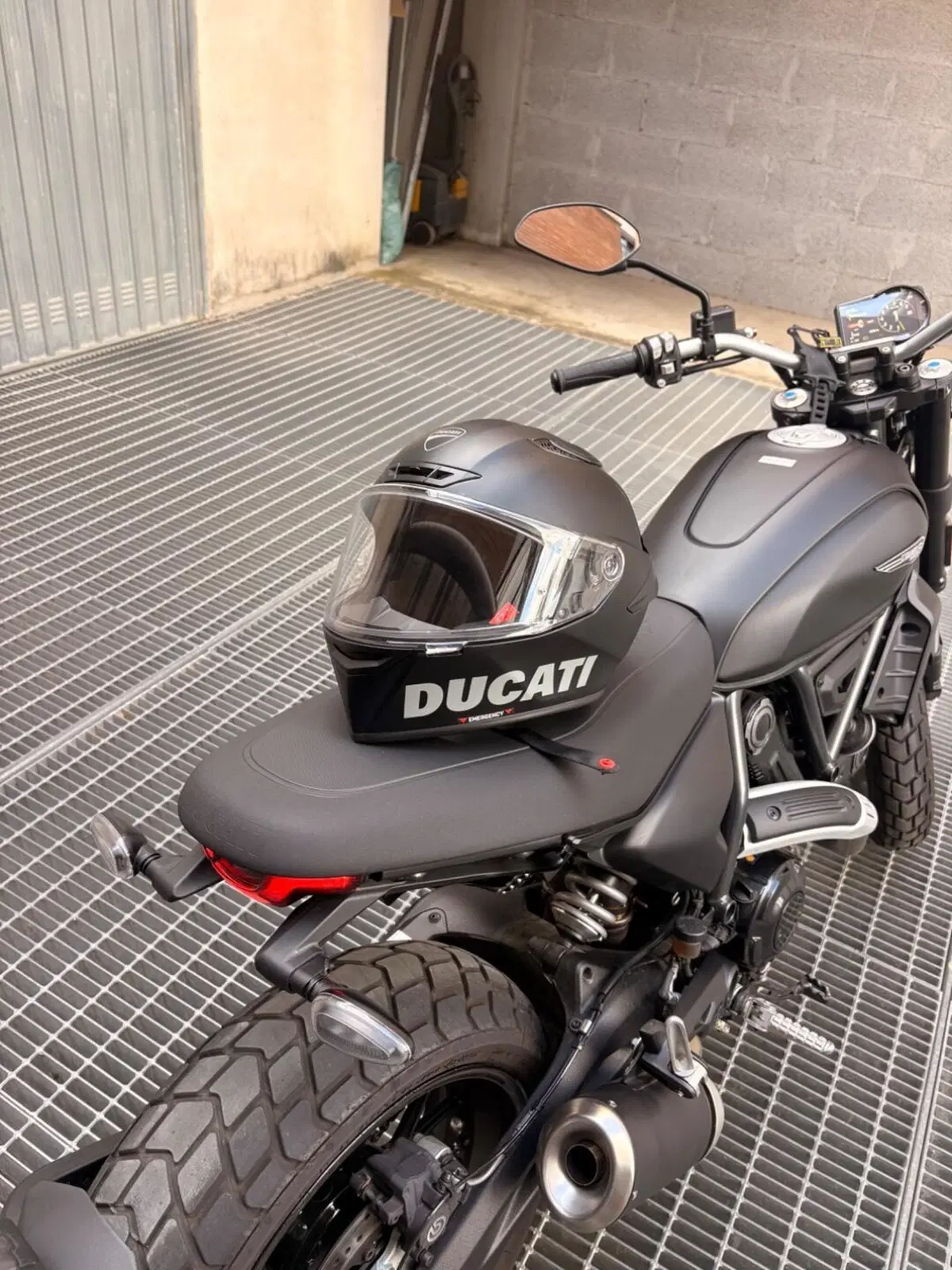 Ducati Scrambler 800 Icon Dark (2025 - 26) (8)