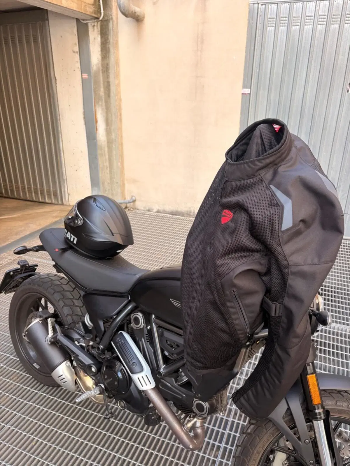 Ducati Scrambler 800 Icon Dark (2025 - 26) (9)