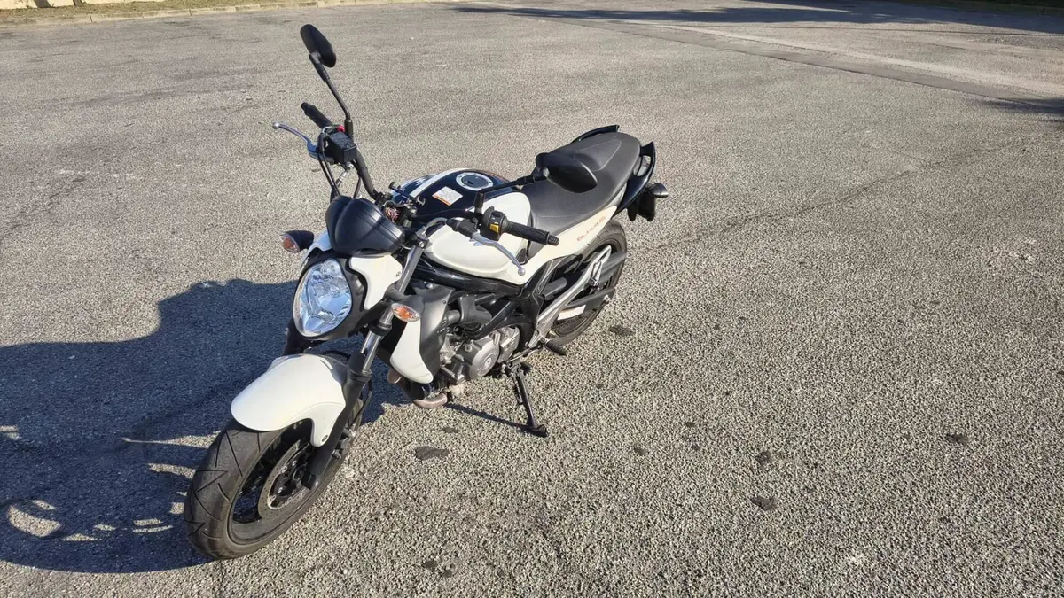 Suzuki Gladius 650 SFV (2009 - 15) (2)