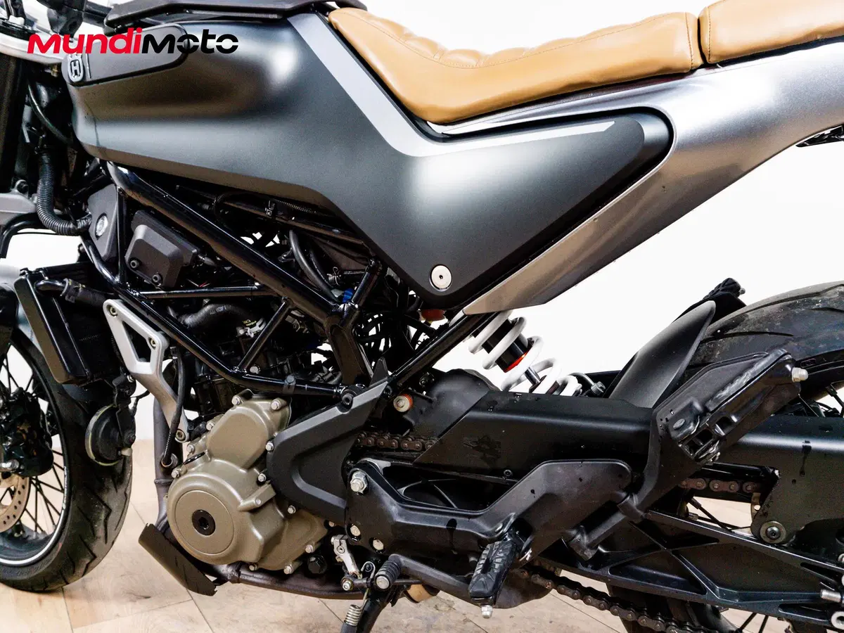 Husqvarna Svartpilen 401 (2020) (10)