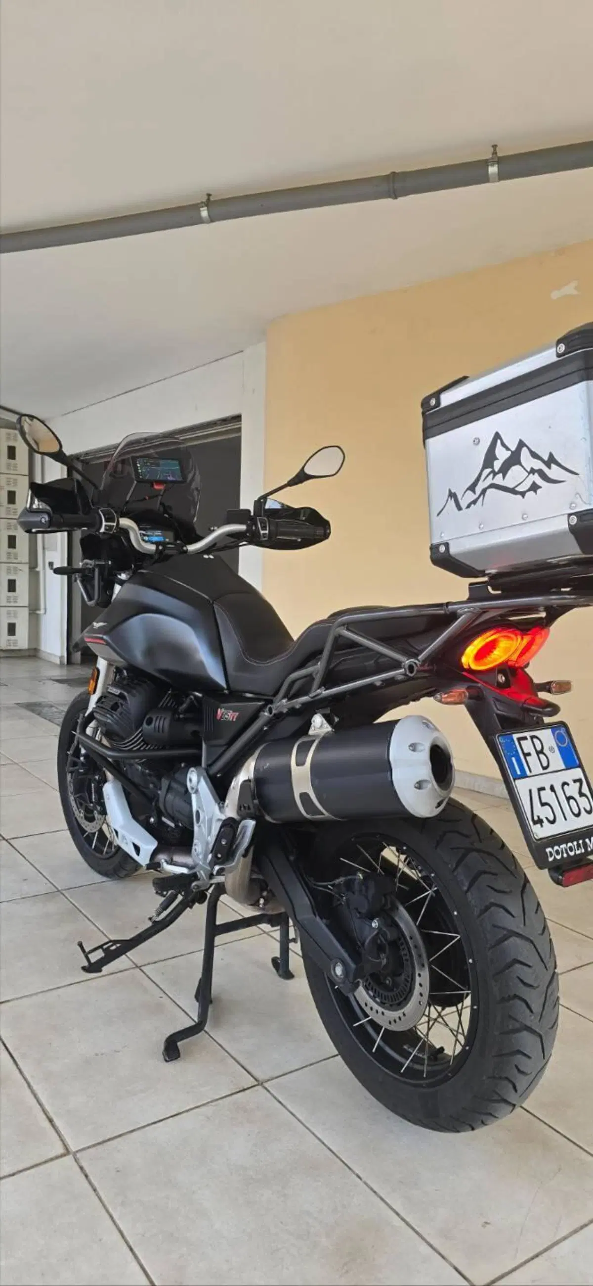 Moto Guzzi V85 TT (2021 - 23) (5)