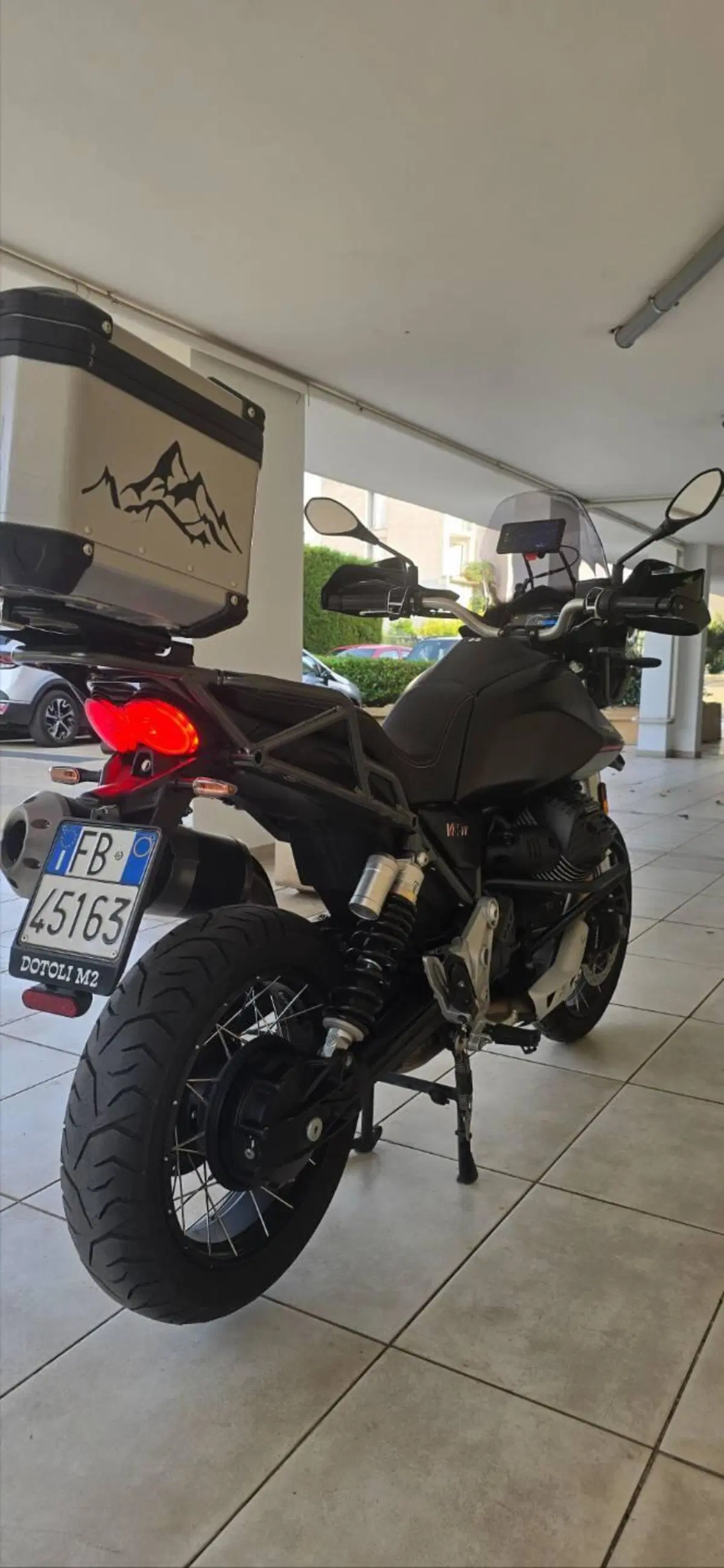 Moto Guzzi V85 TT (2021 - 23) (6)